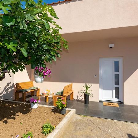 Lovely Apartment M&K In Peaceful Area - Zadar Buitenkant foto