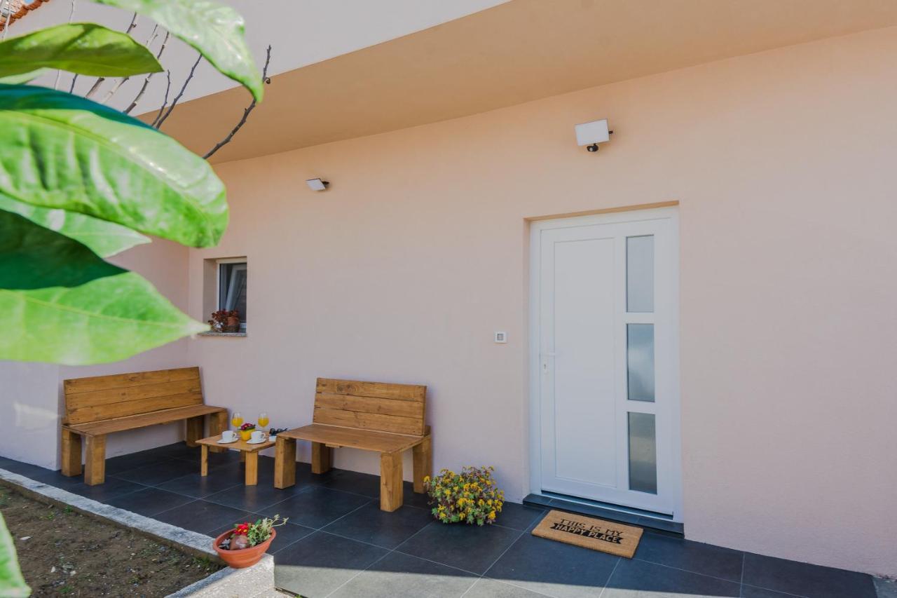 Lovely Apartment M&K In Peaceful Area - Zadar Buitenkant foto