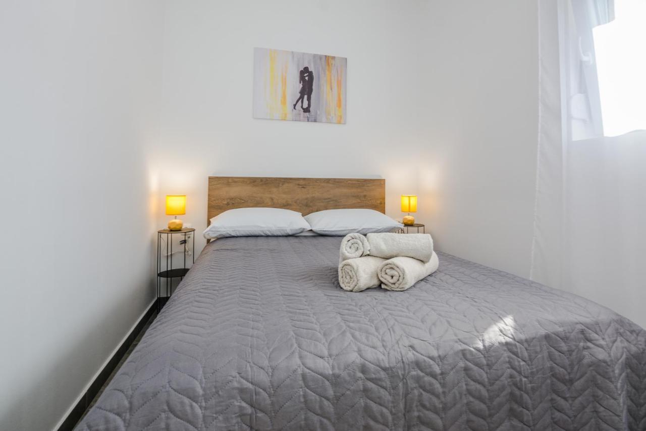 Lovely Apartment M&K In Peaceful Area - Zadar Buitenkant foto