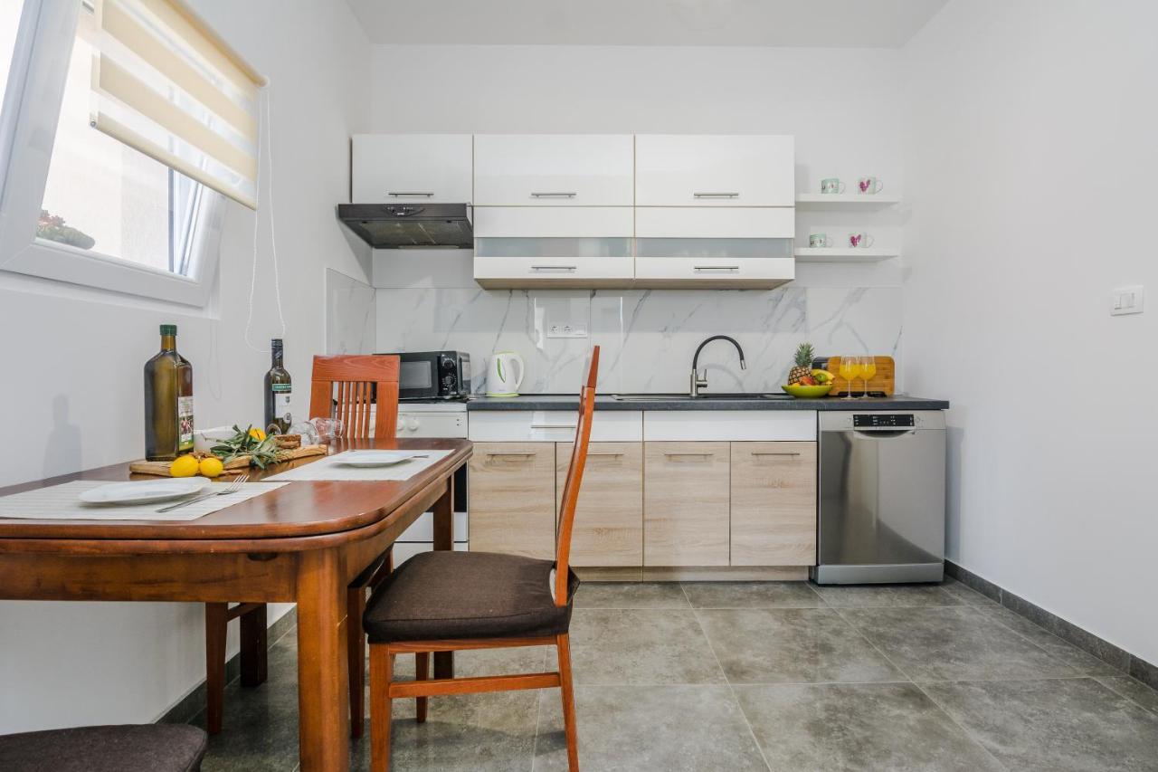 Lovely Apartment M&K In Peaceful Area - Zadar Buitenkant foto