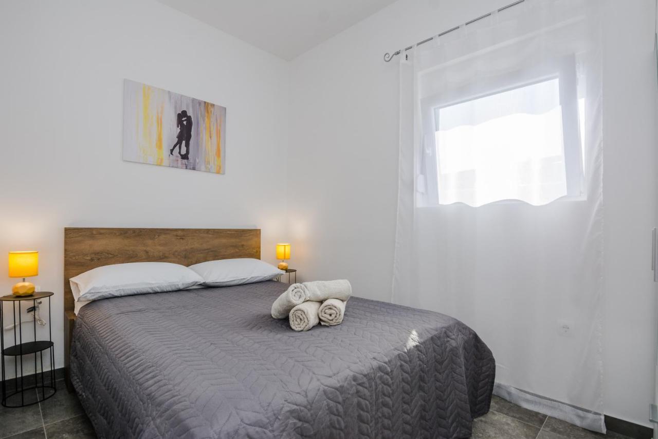 Lovely Apartment M&K In Peaceful Area - Zadar Buitenkant foto