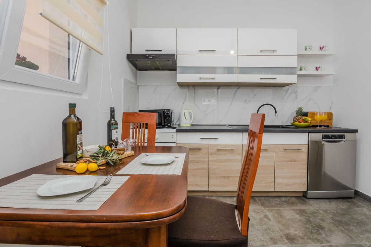 Lovely Apartment M&K In Peaceful Area - Zadar Buitenkant foto