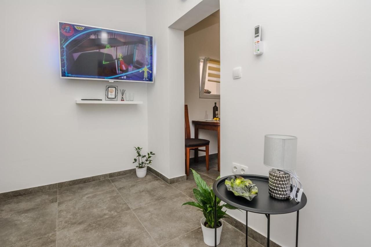 Lovely Apartment M&K In Peaceful Area - Zadar Buitenkant foto