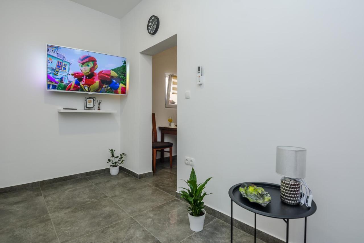 Lovely Apartment M&K In Peaceful Area - Zadar Buitenkant foto