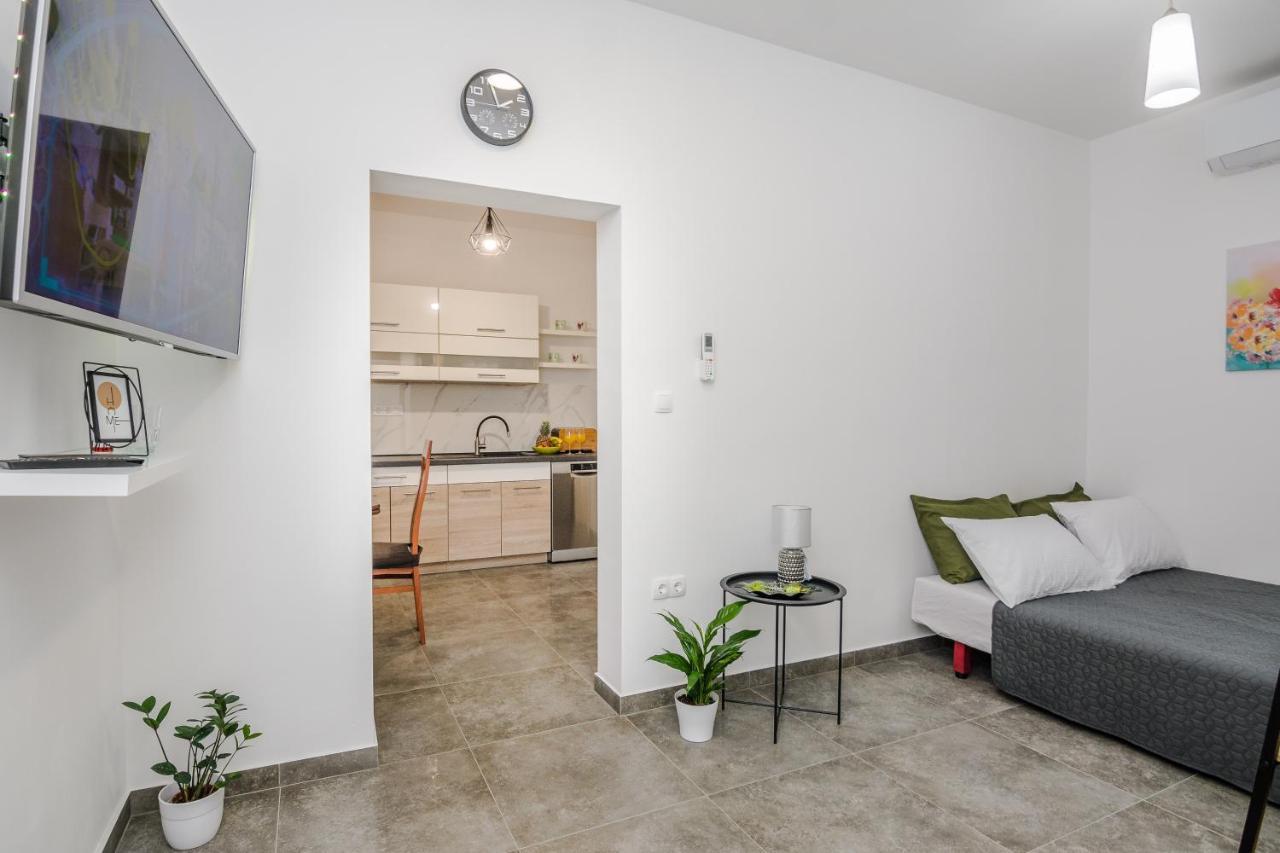 Lovely Apartment M&K In Peaceful Area - Zadar Buitenkant foto