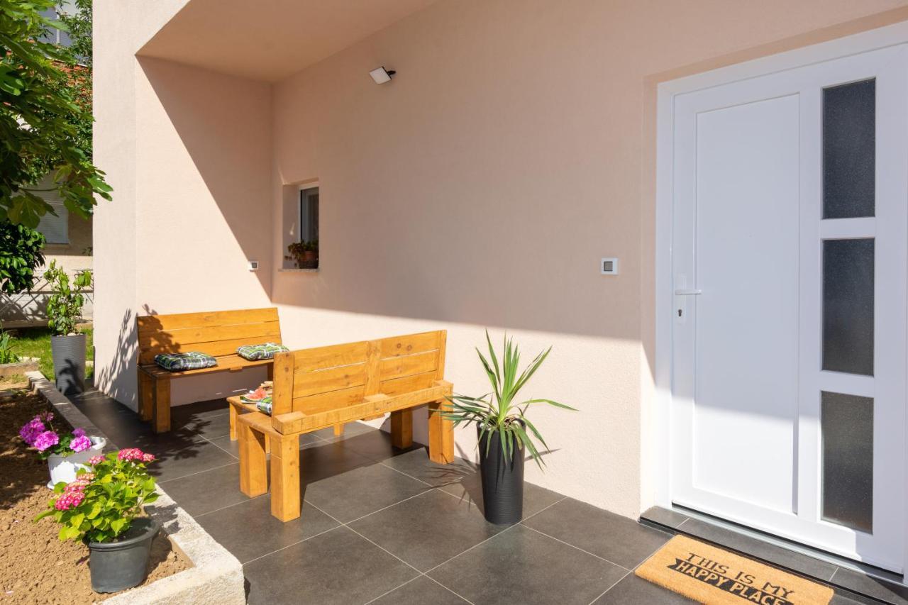Lovely Apartment M&K In Peaceful Area - Zadar Buitenkant foto