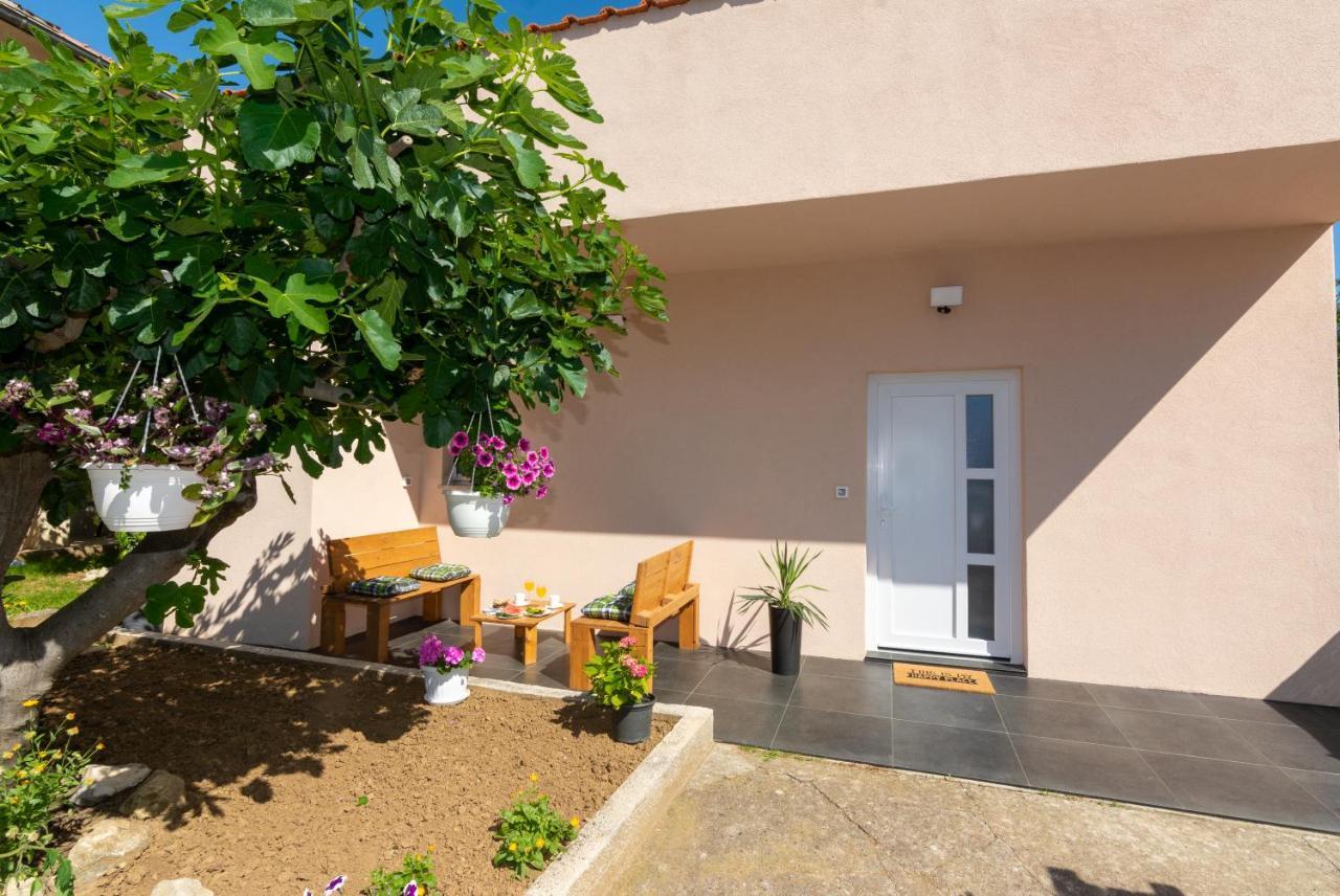Lovely Apartment M&K In Peaceful Area - Zadar Buitenkant foto