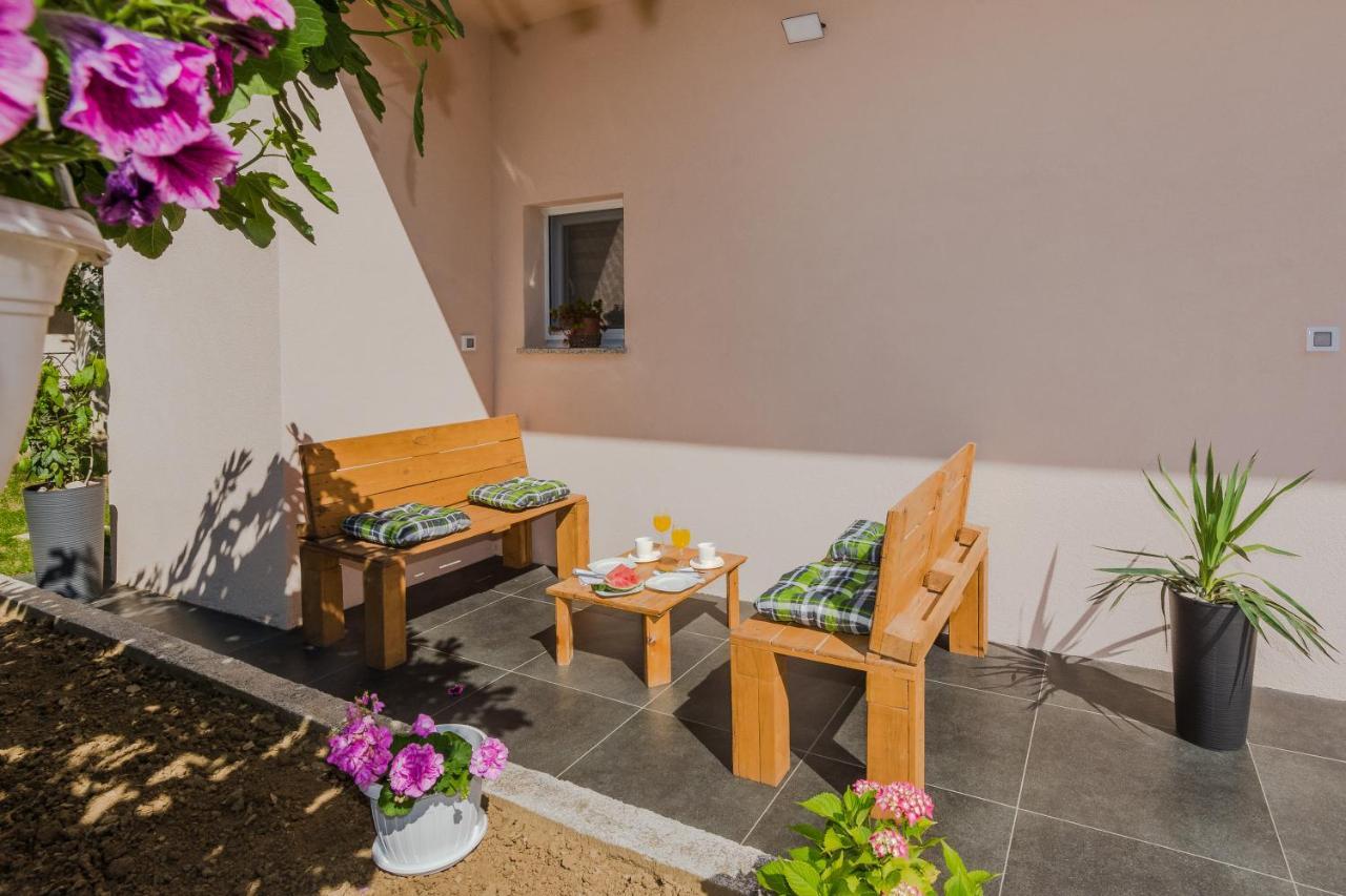 Lovely Apartment M&K In Peaceful Area - Zadar Buitenkant foto