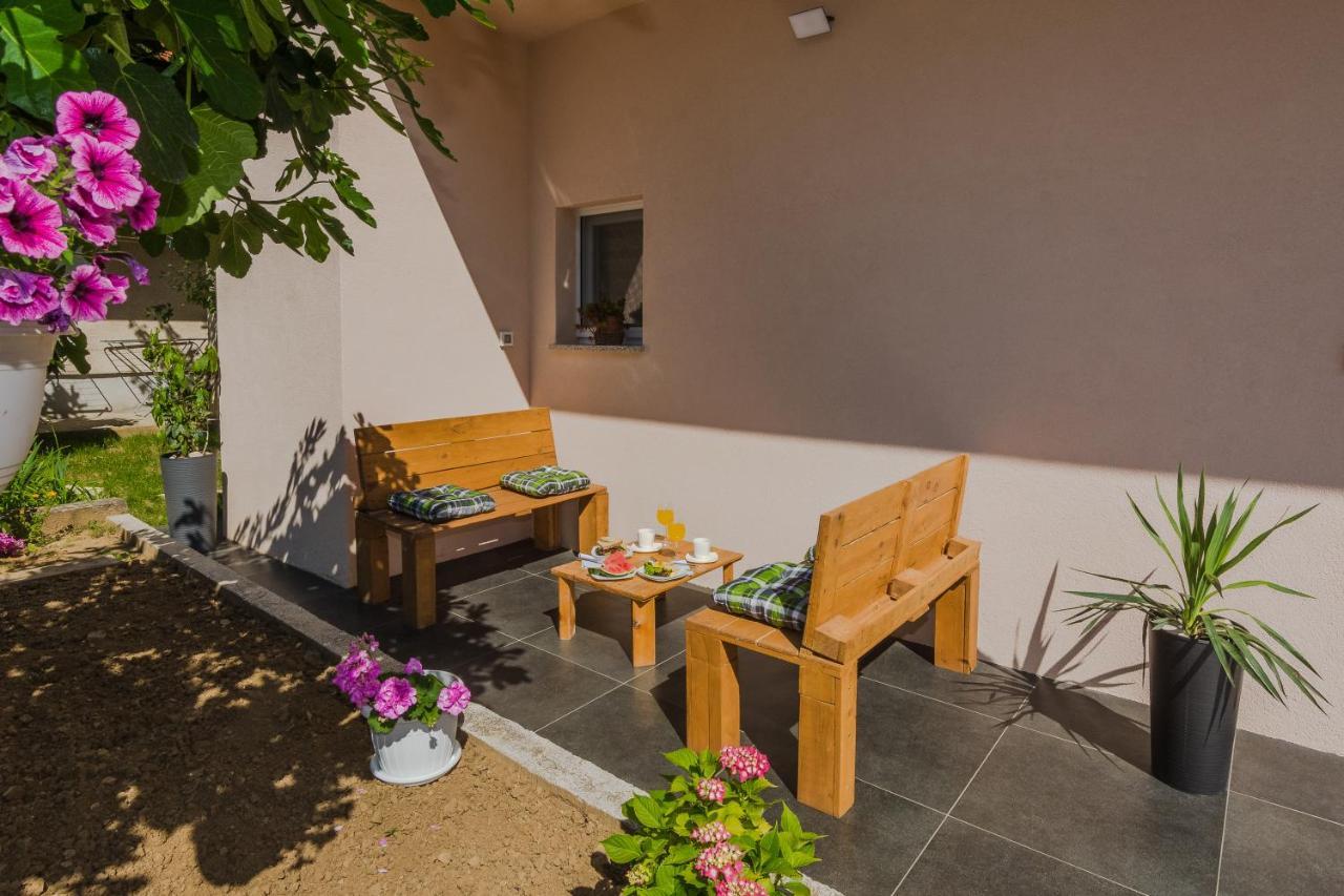 Lovely Apartment M&K In Peaceful Area - Zadar Buitenkant foto