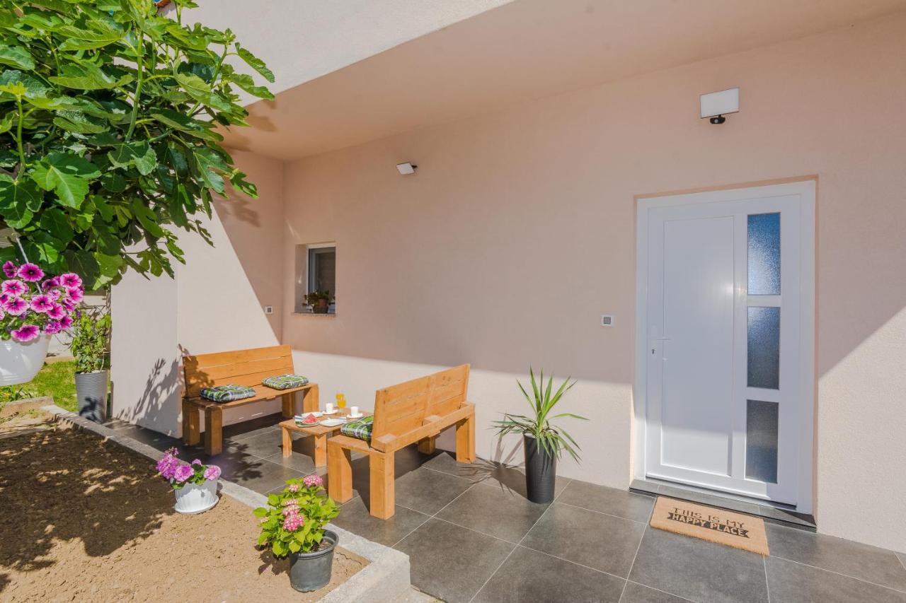Lovely Apartment M&K In Peaceful Area - Zadar Buitenkant foto