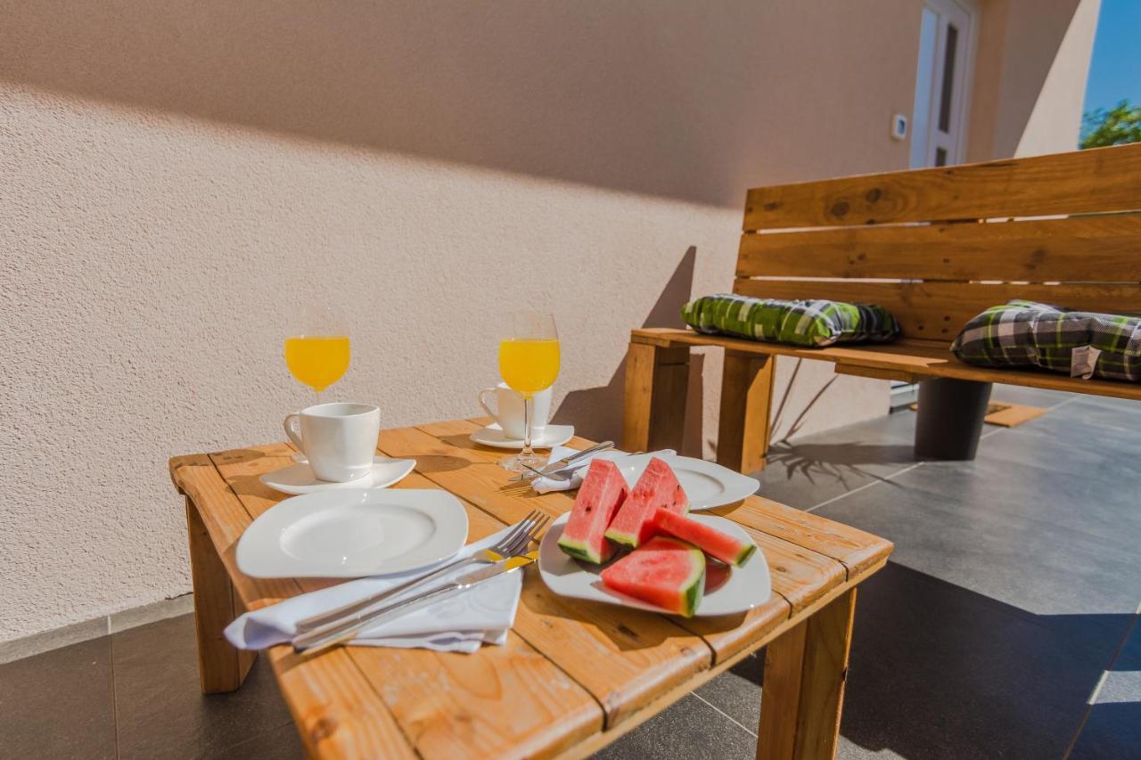 Lovely Apartment M&K In Peaceful Area - Zadar Buitenkant foto